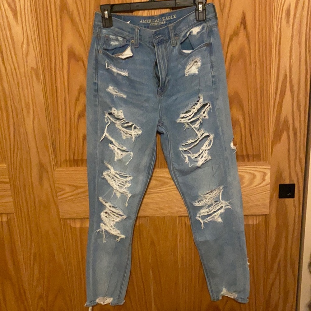 American Eagle Medium Wash Distressed High-Rise Mom Jean